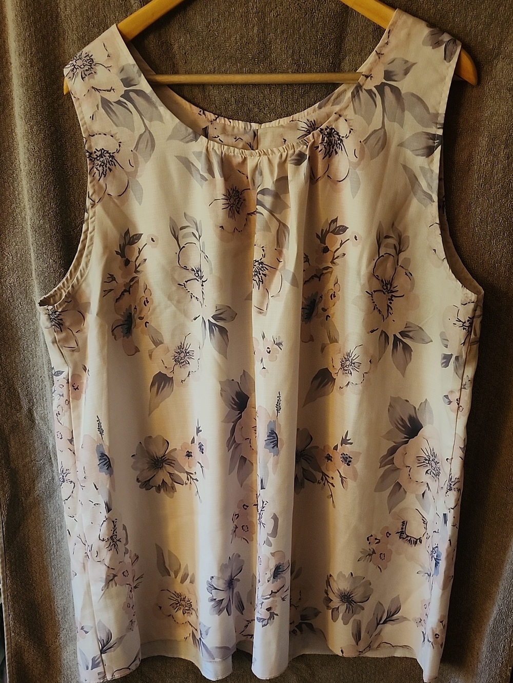 Sleeveless Floral Print Blouse in Soft Pink, Grey and Lavender